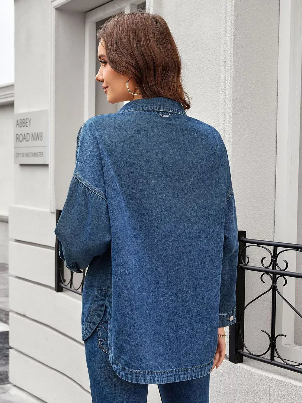 Vintage Wash Button-Down Denim Jacket for Women – Classic Style, Relaxed Fit, Versatile Outerwear